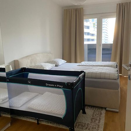 2 Bedroom Apartment Next To Metro U1 And Garage Parking Vienna Exterior photo
