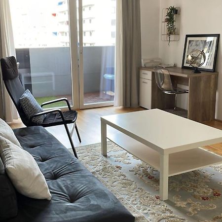 2 Bedroom Apartment Next To Metro U1 And Garage Parking Vienna Exterior photo