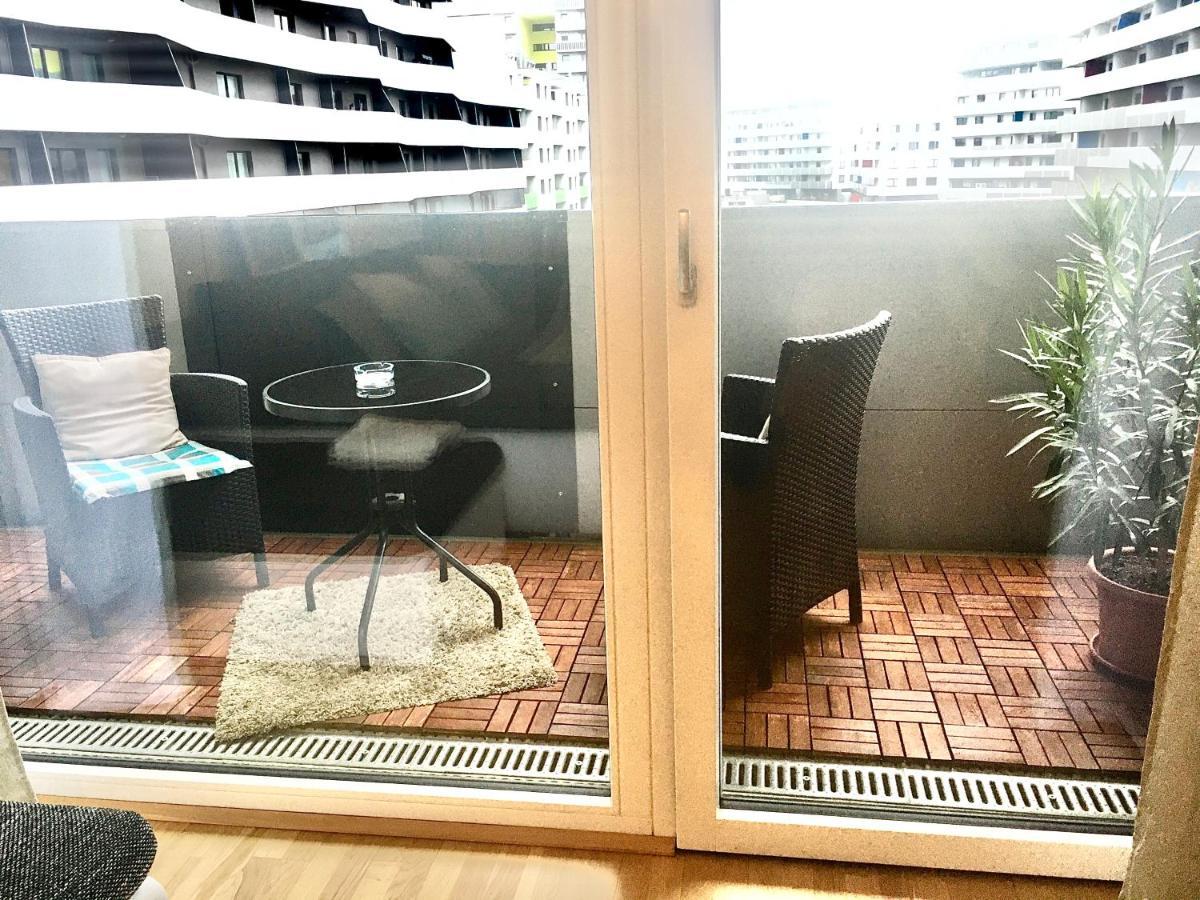 2 Bedroom Apartment Next To Metro U1 And Garage Parking Vienna Exterior photo