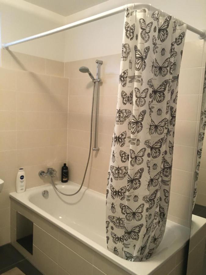 2 Bedroom Apartment Next To Metro U1 And Garage Parking Vienna Exterior photo
