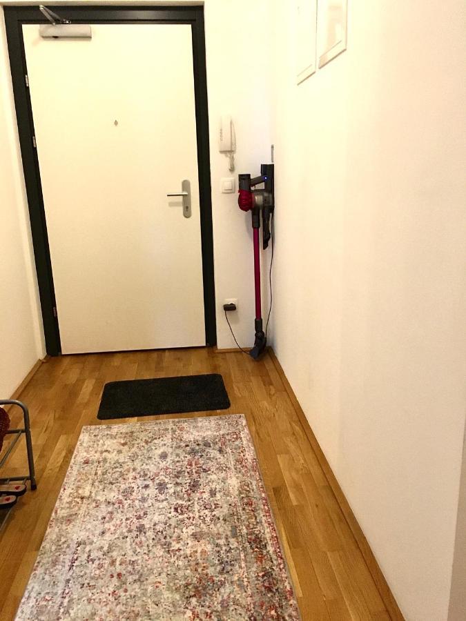 2 Bedroom Apartment Next To Metro U1 And Garage Parking Vienna Exterior photo